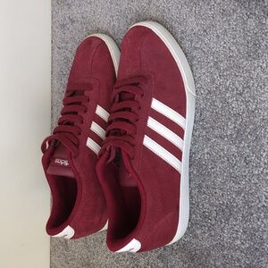 Adidas Courtset EUC size 7.5